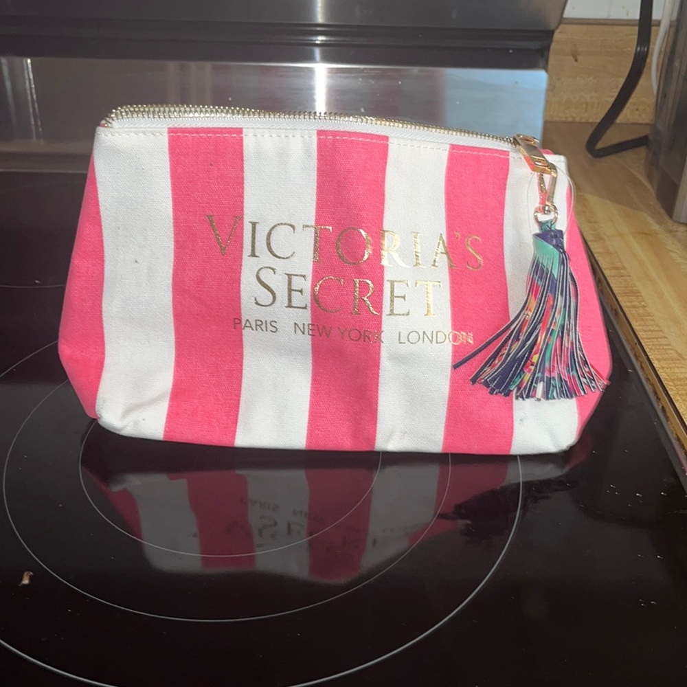Super beachy makeup bag from Victoria’s Secret